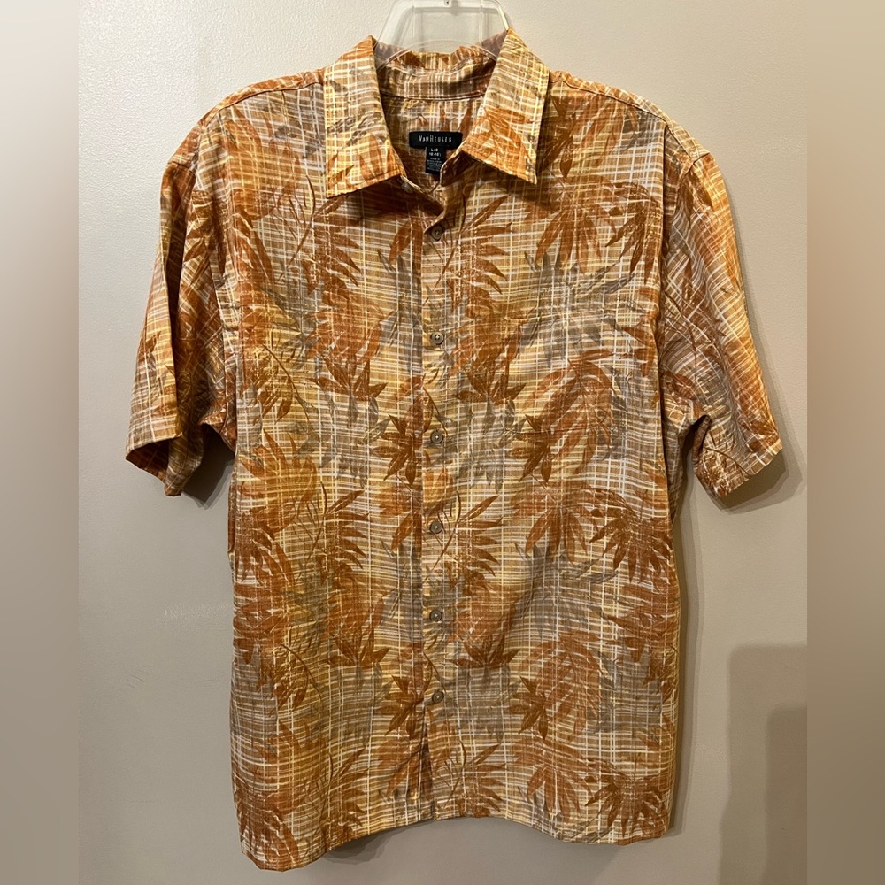 Van Heusen mens short sleeve shirt.
